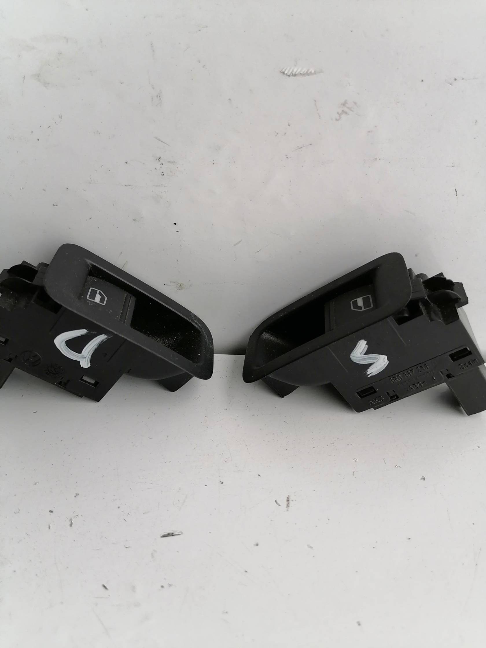 Interruttore alzacristalli porta post. dx.